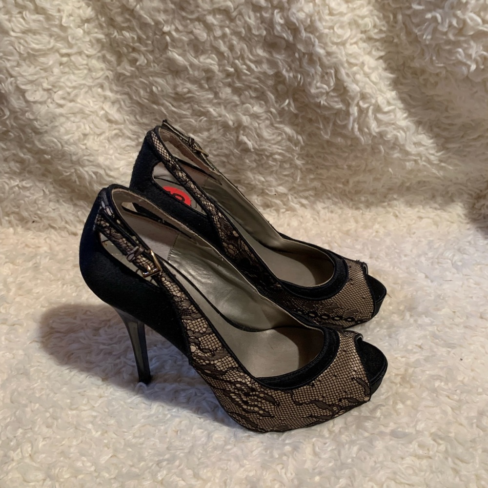 NWOB Guess peep toe heels